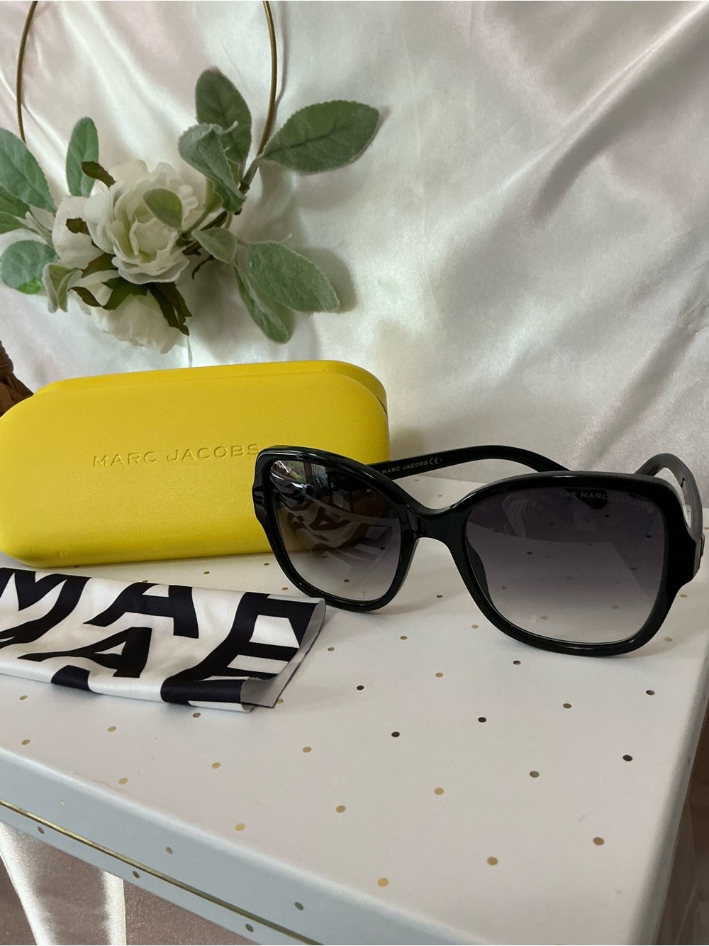 NWOT Marc Jacob Black Sunnies 555S 55 19 145 w Case Cleaning Cloth
